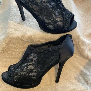 NEW!!! Women’s Black Pump